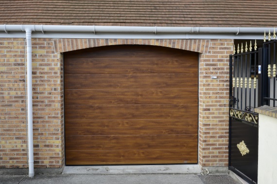 Porte de garage sectionnelle plafond ton bois chêne doré - FUTURODIFF Châtellerault