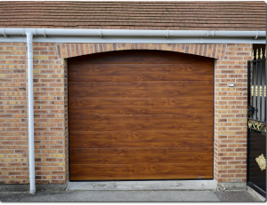 Porte de garage sectionnelle plafond couleur bois